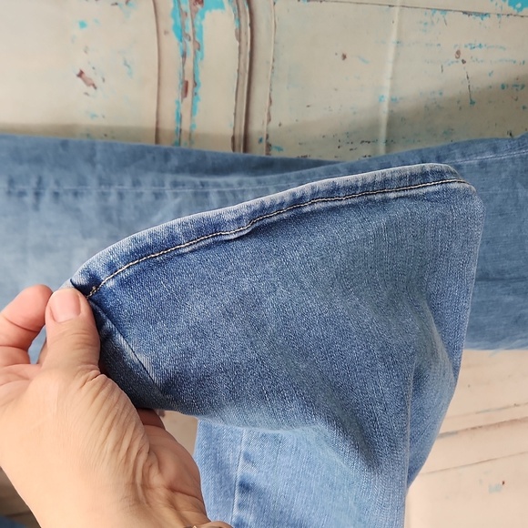 Frame Le One Crop Mini Boot Jeans in Caspio - Picture 4 of 9